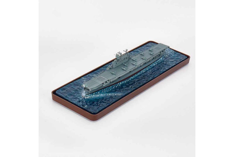 MILVIC USN (WWII) USS Enterprise CV-6 BATTLE OF MIDWAY 1:700  Model  1942