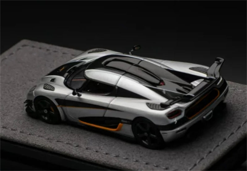 GRYNING Koenigsegg One:1 Silver Black Carbon Limited Edition 699PCS ONLY 1:64 car Pre-built Model view4