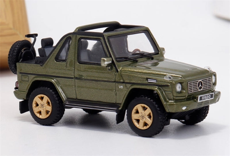 GCD Mercedes benz G500 two-door short-wheelbase convertible off-road with roof comes with 4 tires green LHD 1:64 Car Pre-built Model view1
