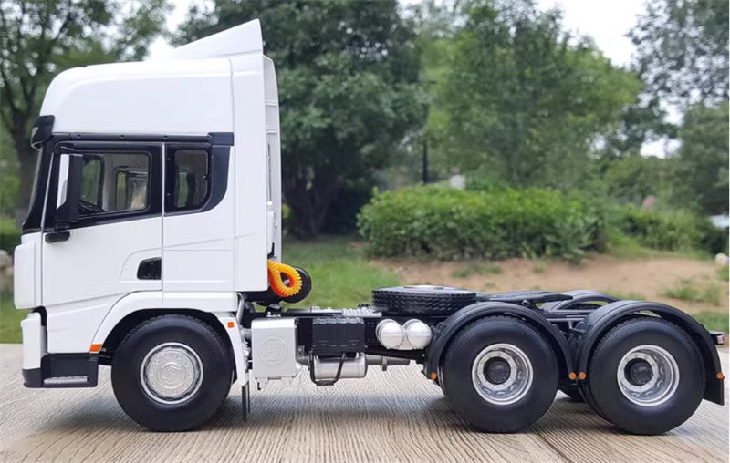 SHACMAN Delong X3000 Tractor trailer White with Spare Tire Edition 1:24 Truck Pre-built Model