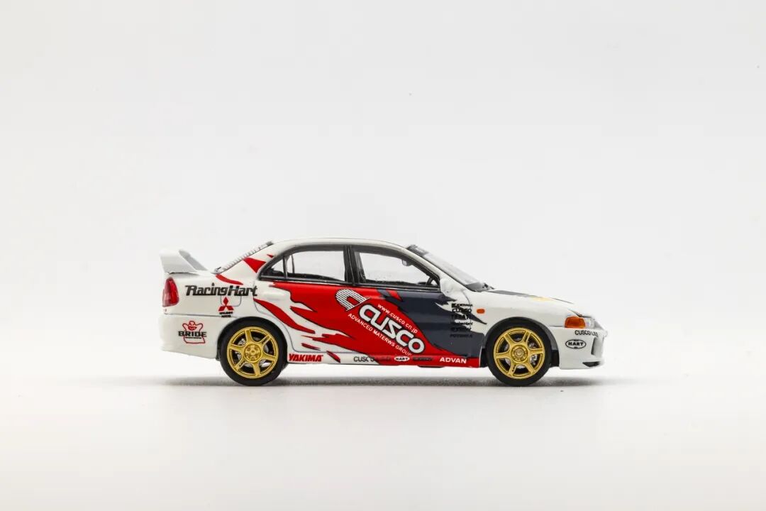 MOTORHELIX 1:64 Mitsubishi Lancer Evolution IV GSR Cusco diecast Model