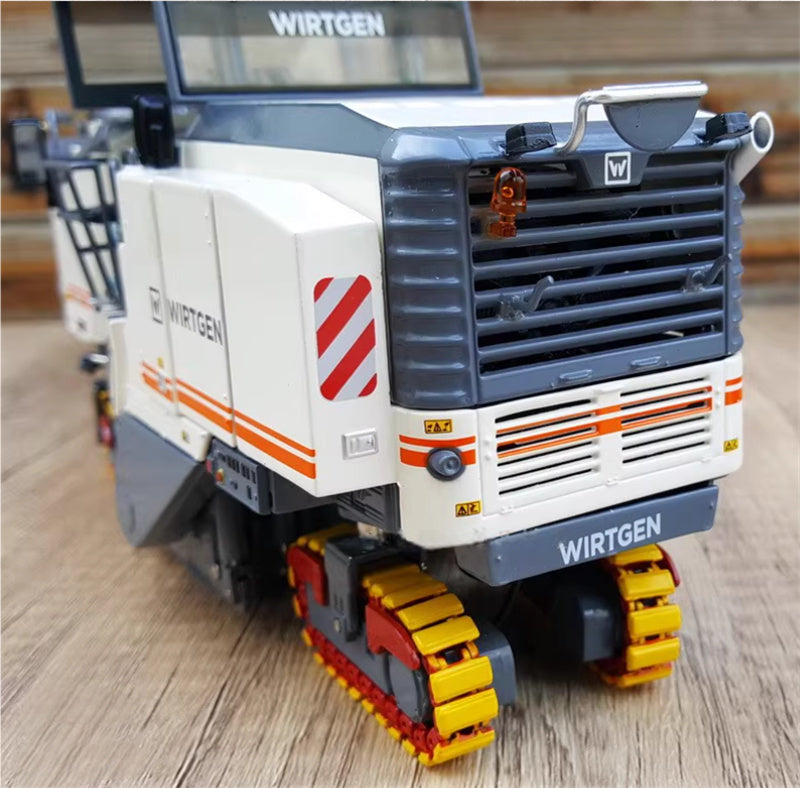 WIRTGEN W195 Cold Milling Machine 1:35 Truck Pre-built Model