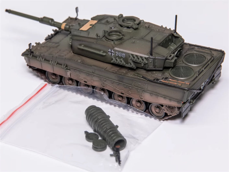 PANZERKAMPF German LEOPARD 2A4 BATTLE TANK Pure green coating 1:72 Tank Pre-built Model