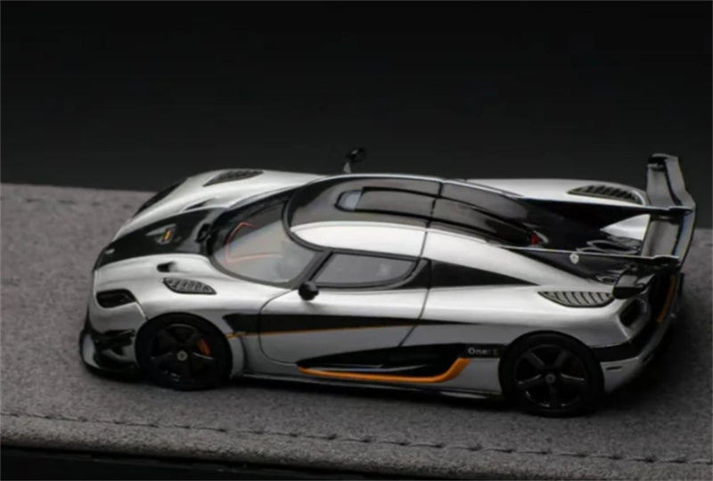 GRYNING Koenigsegg One:1 Silver Black Carbon Limited Edition 699PCS ONLY 1:64 car Pre-built Model view3