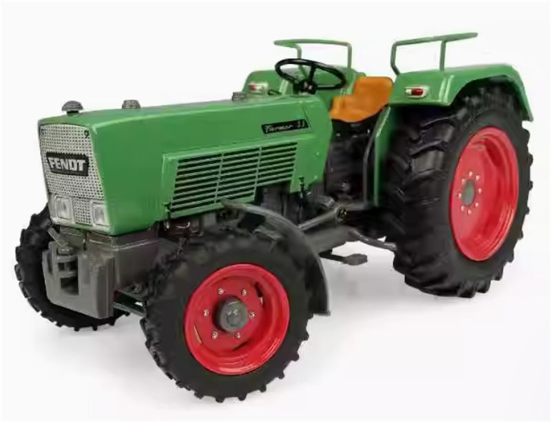 Universal Hobbies Fendt Farmer 3S-4WD tractor Green 1:32 Truck Pre-built Model