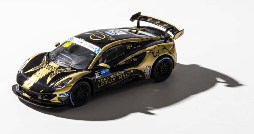 Kiloworks 1:64 LOTUS EMIRA GT4 LKL Macau Champion Diecast Model #75