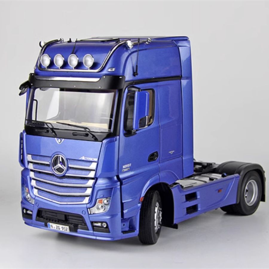 NZG Mercedes Benz ACTROS FH25 GIGASPACE 4X2 Truck Lorry Tractor blue 1:18 DIECAST Truck Lorry