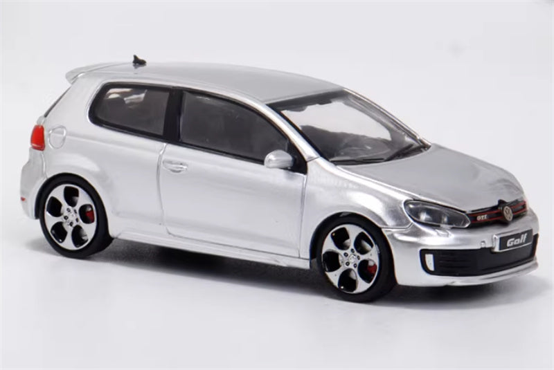 Max well Volkswagen Golf GTI 6th generation Silver regular version Limited Edition 799PCS ONLY 1:64 Car Pre-built Airliner Model Display view1