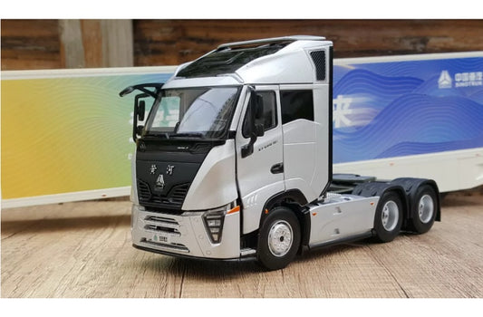 Sinotruk New Yellow River Container Truck silver 1:36 Truck Pre-built Airliner Model Display view2