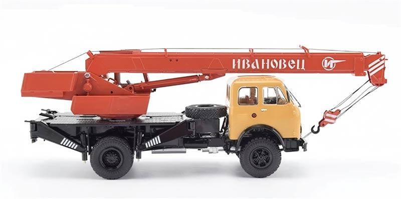 1:43 MAZ KS-3577 StartScaleModels Yellow-red ABS Model