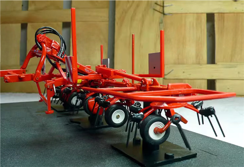 Universal Hobbies Kuhn GF 6502 agricultural tractor trailer Red 1:32 ACCESSORIES Pre-built Model