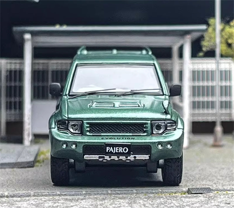 INNO64 Mitsubishi Pajero EVOLUTION Spare Tire Edition Green 1:64 car Pre-built Model view6