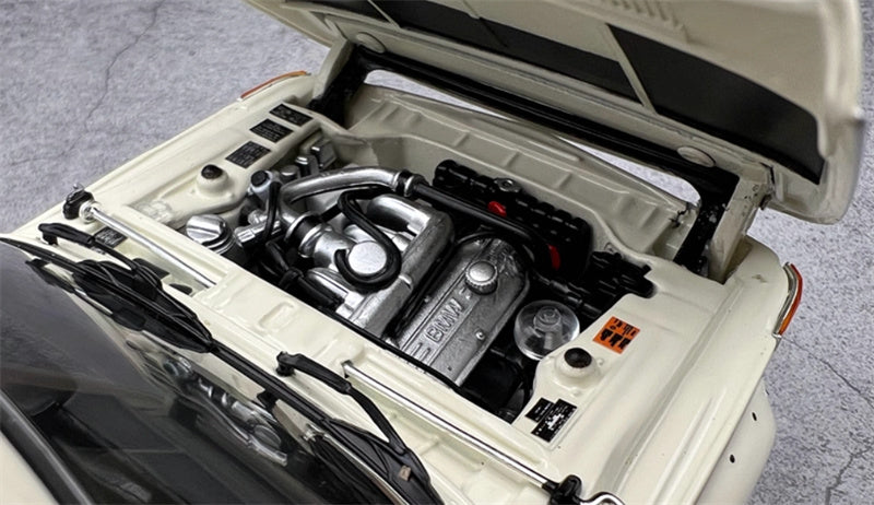 Kyosho Bmw 2002 Turbo White 1:18 Car Pre-built Model view10