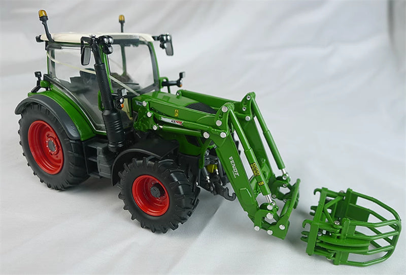 USK Fendt 313 Vario Bale Grapple Green 1:32 Truck Pre-built Model
