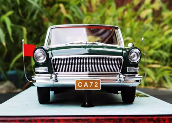 Century Dragon Hongqi CA72 70th Anniversary Edition green 1:18car Pre-a Model
