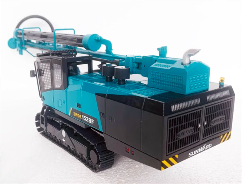 SUNWARD SWDE152BF Integrated Down-the-hole Drilling Rig 1:35 Truck Pre-built Model