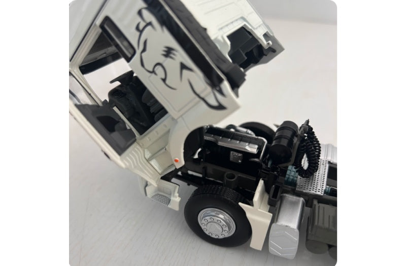 Sinotruk SITRAK oil tanker truck White mangao 1:36 Truck Pre-built Airliner Model Display view8