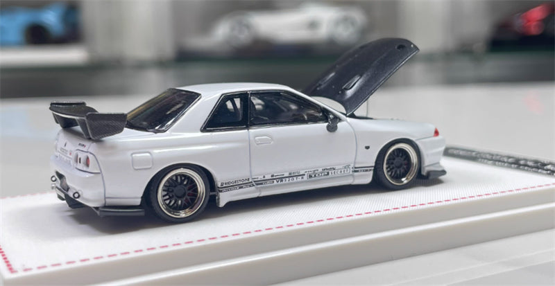 Focal Horizon Nissan Skyline GT-R R32 White Black Cover Limited Edition 699PCS ONLY 1:64 Car Pre-built Model view7