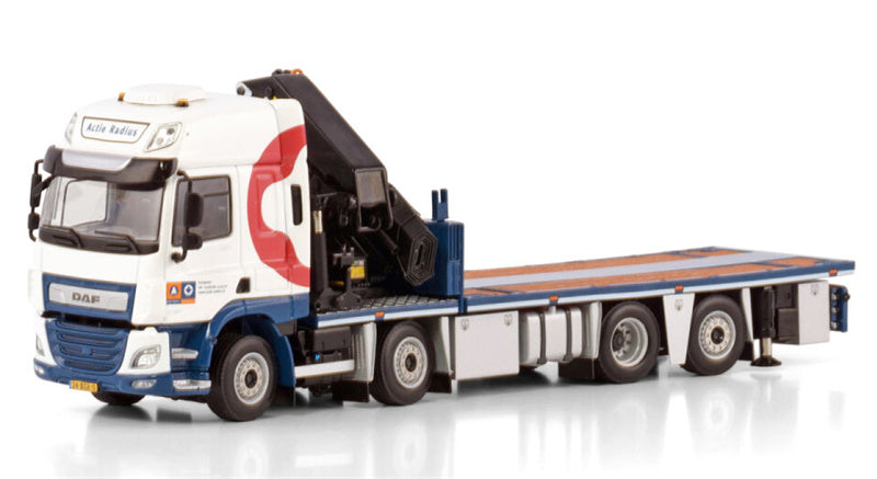 WSI DAF CF SPACE CAB MY2017 RIGED FLAT BED TRUCK 8X2 TAG AXLE WITH PALFINGER PK 65002 SH + JIB Actie Radiu 1:50 Model
