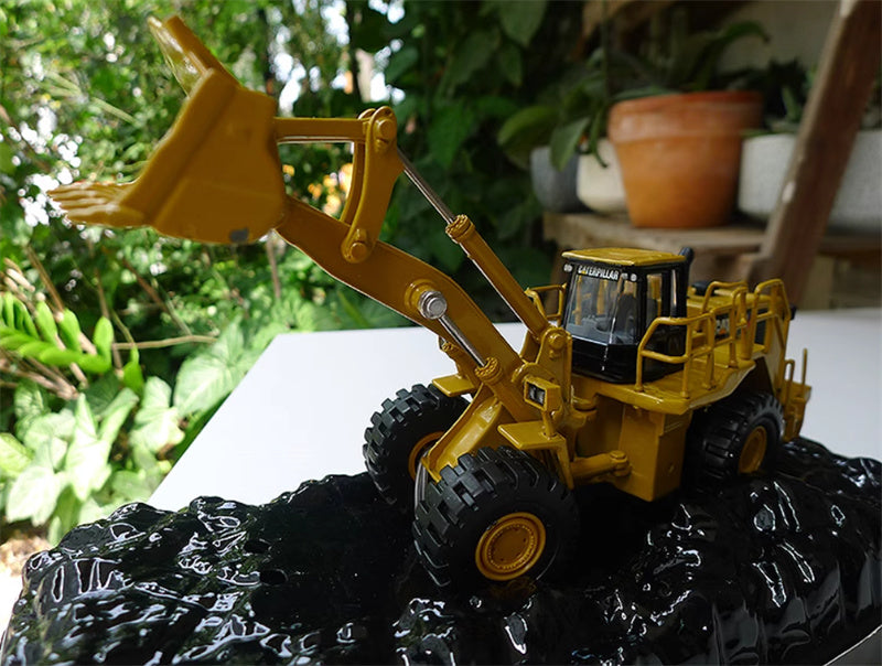 Norscot cat 988H Wheel Loader yellow 1:64 Truck Pre-built Model