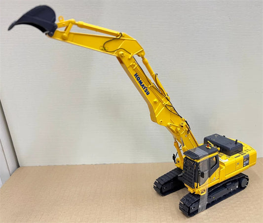 Universal Hobbies KOMATSU PC450LC-7 Long arm Excavator Yellow 1:50 Truck Pre-built Model