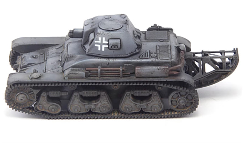 S-MODEL WWII German 35R731 (f) 35R731 tank 1:72 Tank Pre-built Model