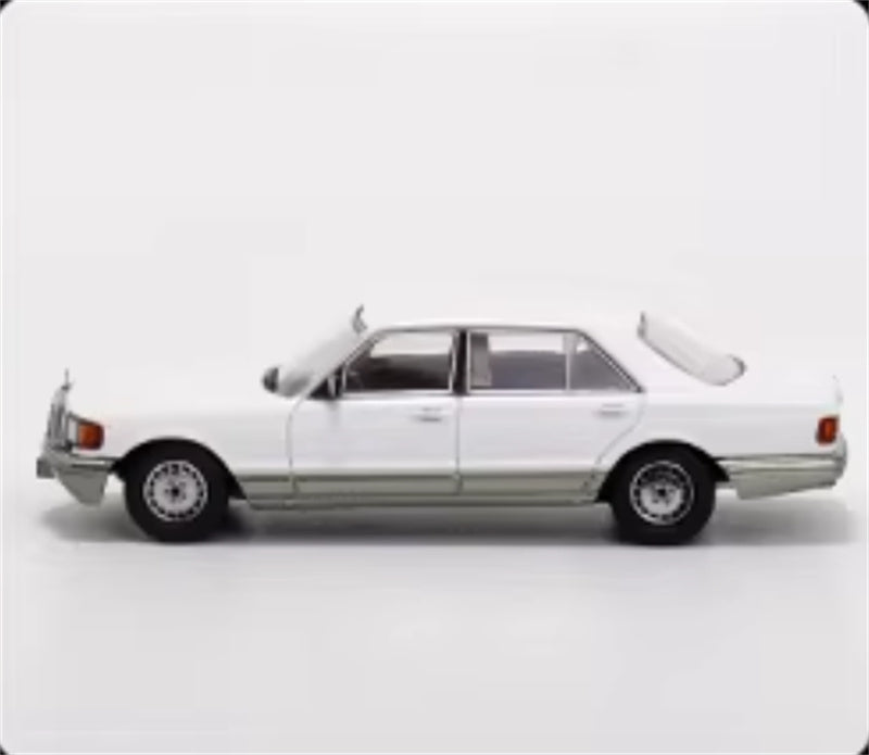 Master Mercedes Benz 560SEL W126 White regular version 1:64 Car Pre-built Airliner Model Display view4