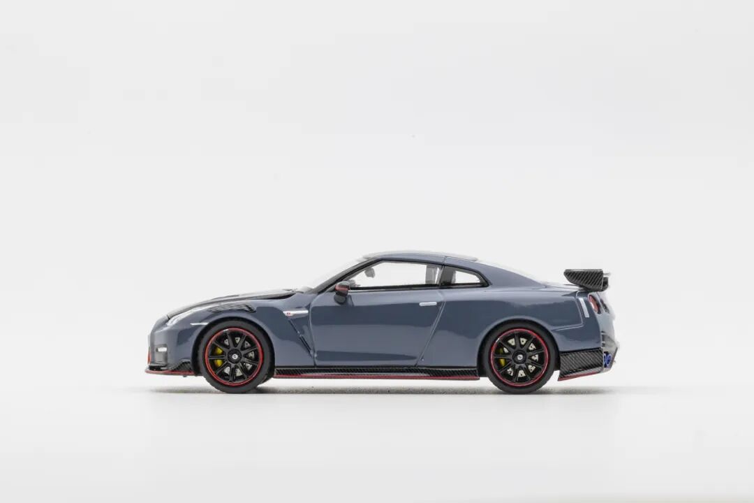 MOTORHELIX 1:64 Nissan GT-R R35 Nismo 2022 Car diecast Model