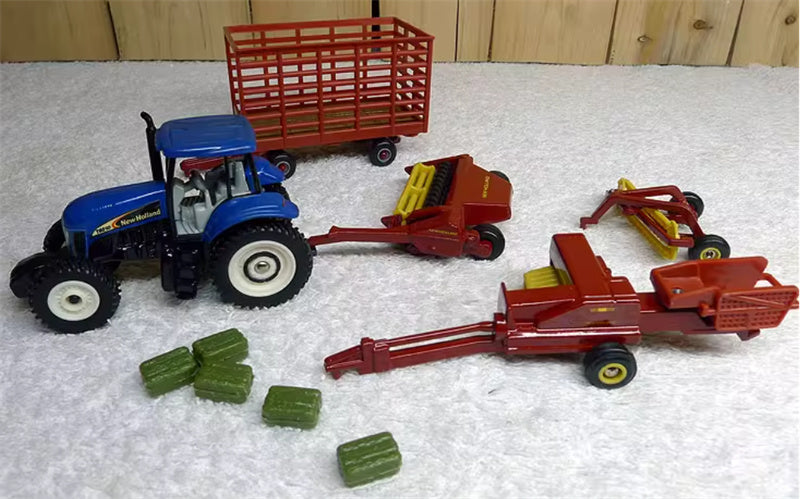 ERTL New Holland TG210 tractor trailer Haying Set red 1:64 Truck Pre-built Model