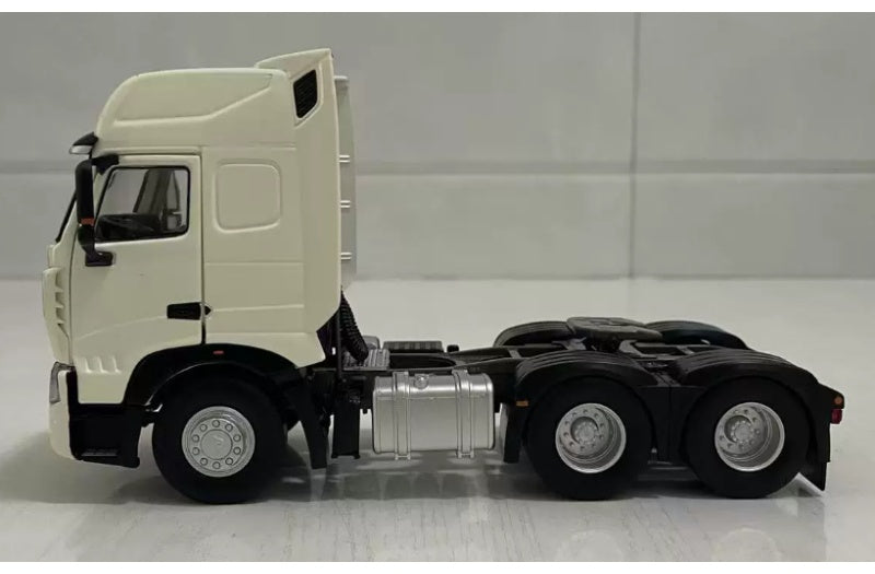 Sinotruk HOWO T7H tractor truck White 1:36 Truck Pre-built Airliner Model Display view3