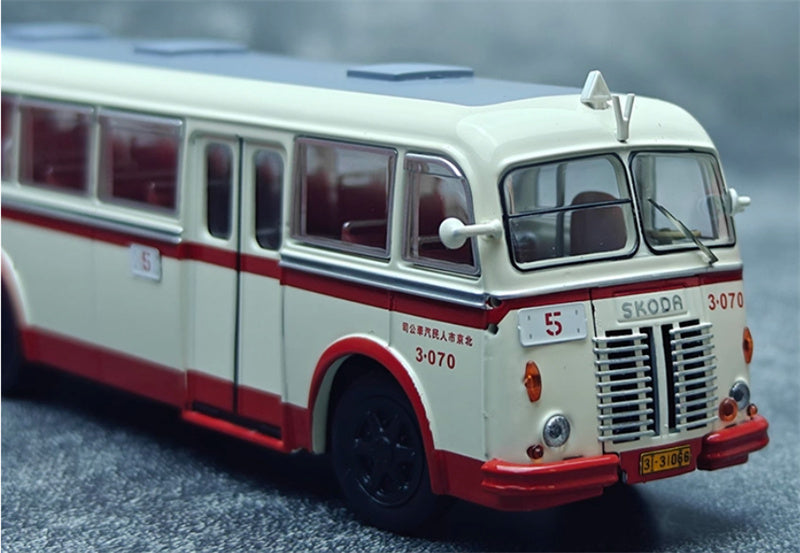 Beijing Public Transport Skoda 760RO single machine route 5 1:64 Bus Pre-built Model view11