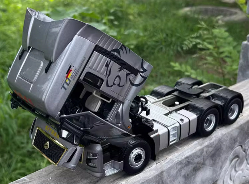 Sinotruk HOWO Sitrak G7H tractor trailer grey 1:24 Truck Pre-built Model