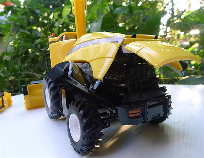 ERTL New Holland FR 9090 Self Propelled Forage Harvester Yellow 1:32 Truck Pre-built Model
