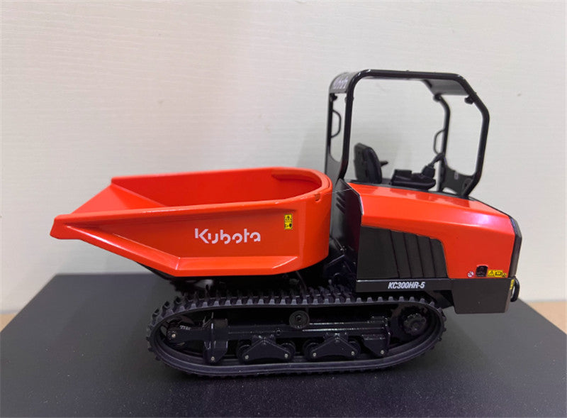 Universal Hobbies KUBOTA KC300HR-5 Tracked dump truck 1/24 Truck Pre-built Model