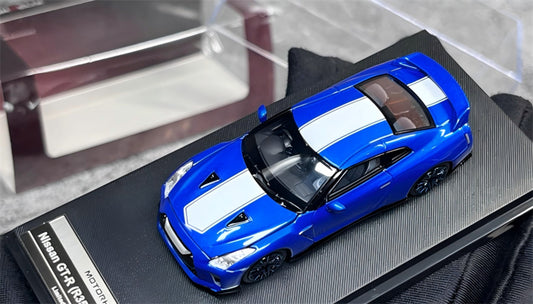 MOTORHELIX Nissan GT-R R35 50th Anniversary Edition Blue Limited Edition 999PCS ONLY 1:64 Car Pre-built Model view2