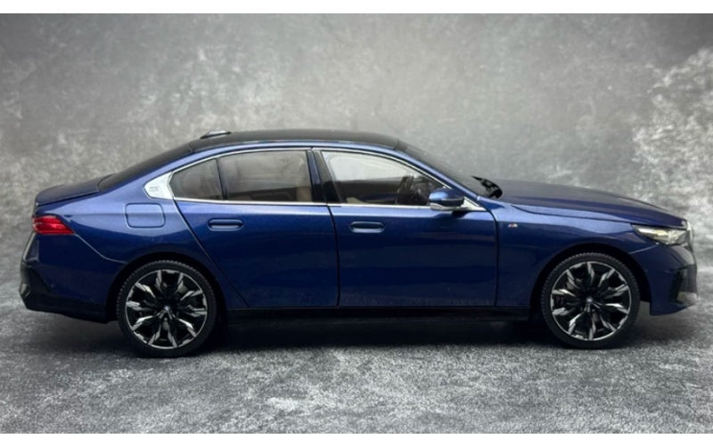 1:18 BMW I5 2023 Blue MINICHAMPS DIECAST Car Model