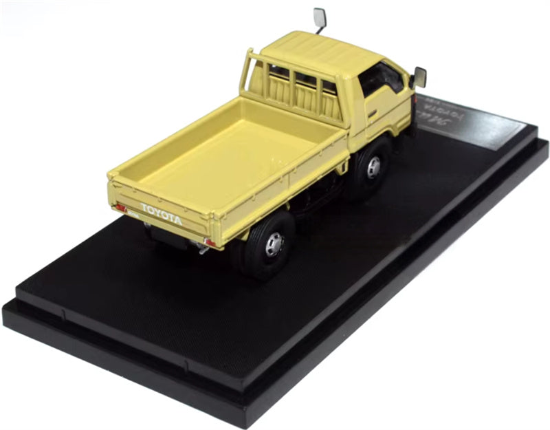Master Toyota DYNA light truck Mud yellow left hand drive 1:64 Truck Pre-built Airliner Model Display view2