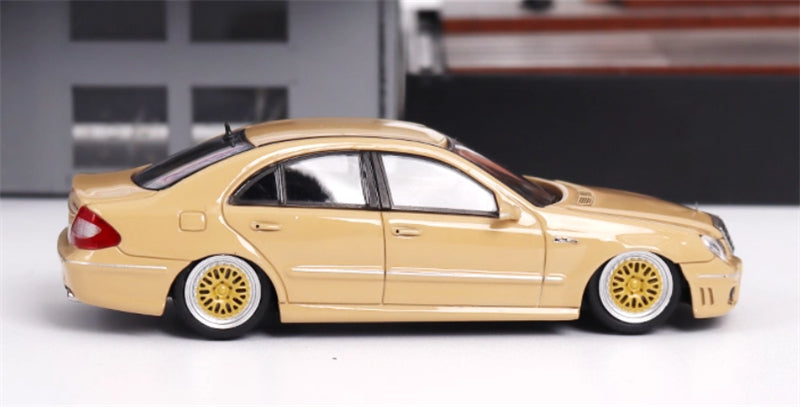 MK MODEL Mercedes AMG E63 W211 Desert Yellow Low lying Edition 1:64 Car Pre-built Model view11
