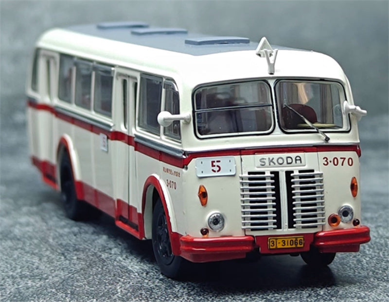 Beijing Public Transport Skoda 760RO single machine route 5 1:64 Bus Pre-built Model view1