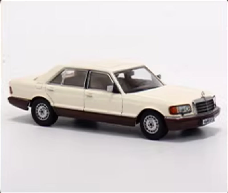 Master Mercedes Benz 560SEL W126 Metallic beige regular version 1:64 Car Pre-built Airliner Model Display view5