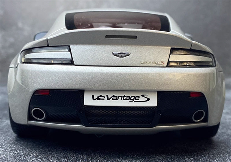 AUTOART Aston Martin V12 Vantage S 2015 Silver 1:18 Car Pre-built Model view9