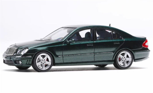 KING MODEL Classic Four-Eyed Mercedes-Benz E63 AMG W211 British Green Limited Edition 599PCS ONLY 1:64 Car Pre-built Model view1