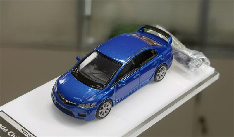 MOTORHELIX The hood can be opened, and a hubcap is included. 1:64 car Pre-built Model view1