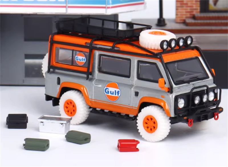 Master Land Rover Defender Van Gulf Clear varnish coating with accessories 1:64 Car Pre-built Airliner Model Display view6