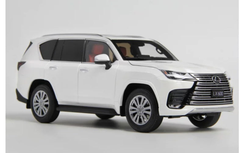 1:18 Lexus LX600 White LCD MODELS DIECAST Truck Model