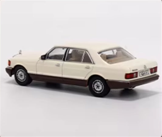 Master Mercedes Benz 560SEL W126 Metallic beige regular version 1:64 Car Pre-built Airliner Model Display view2