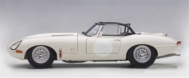 AUTOART JAGUAR LIGHTWEIGHT E-TYPE white 1/18car Pre-a Model