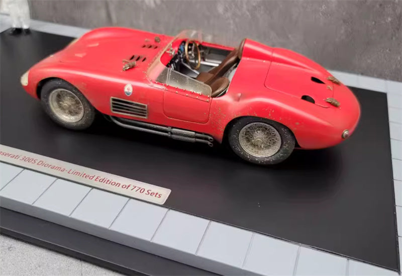 CMC Maserati 300S 1956 Dirty Hero Kits with Figure & engine Limited Edition 1:18 DIECAST Car