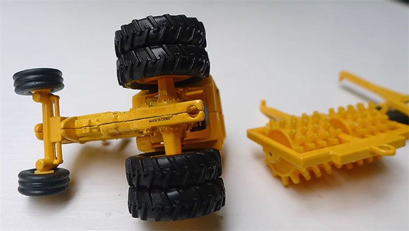 ERTL CASE IH INTERNATIONAL 21456 TRACTOR W/ SHEEPS FOOT & DISC Yellow 1:64 Truck Pre-built Model
