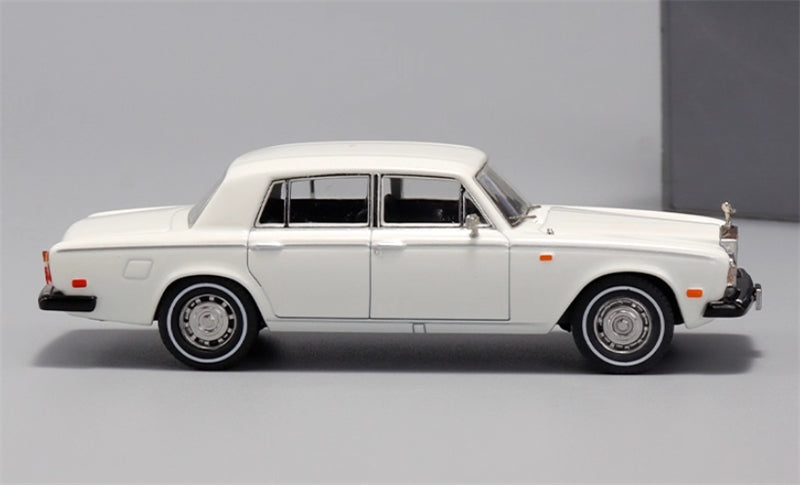 GFCC 1979 Rolls Royce Silver Shadow II Luxury Classic Car White Limited Edition 499PCS ONLY 1:64 car Pre-built Model view2